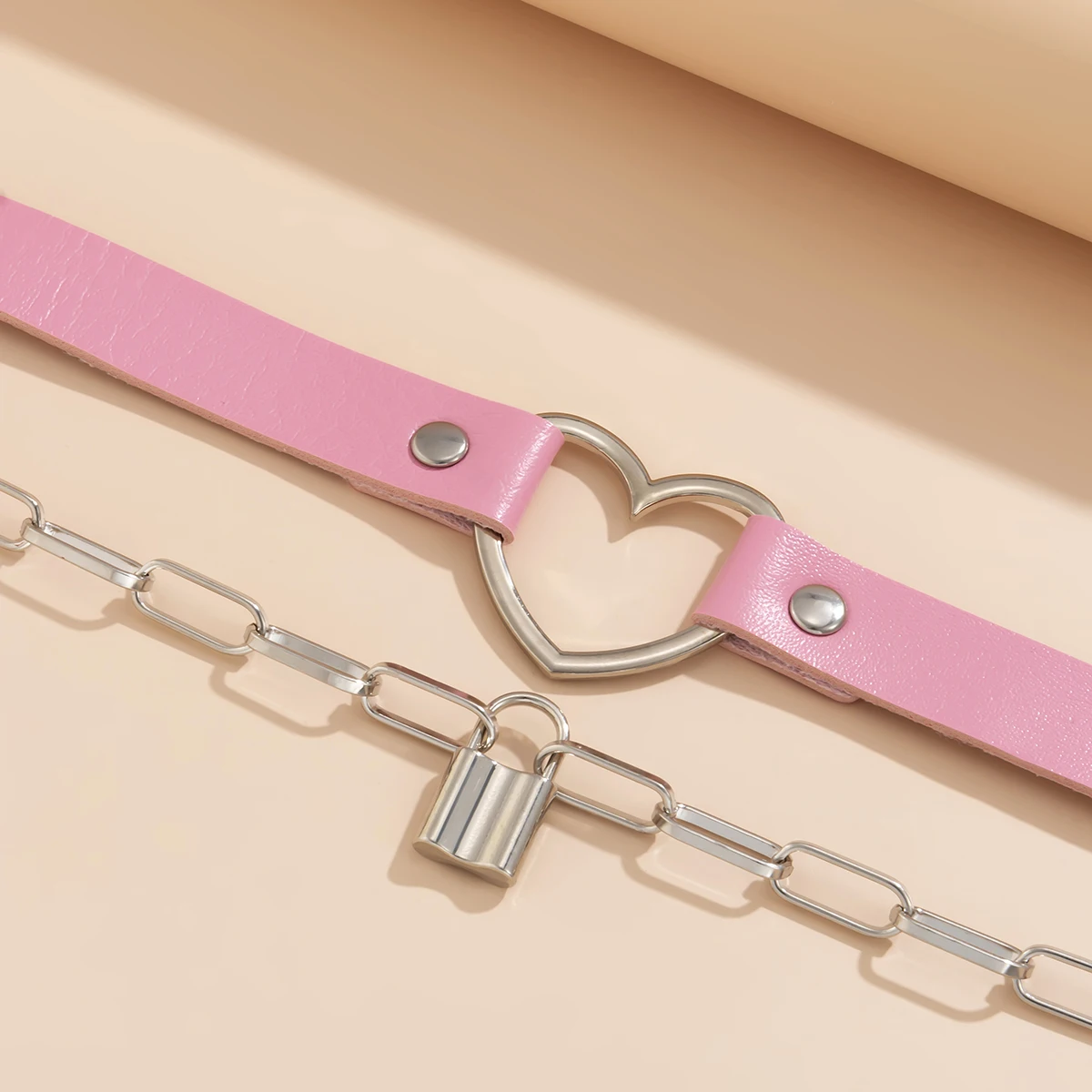 Gotička Pink umjetna koža Kratke ogrlice Ogrlice za žene Višeslojne debeli lanac sa ključem Privjesak Ogrlica 2022 Modni nakit darove Slika  0